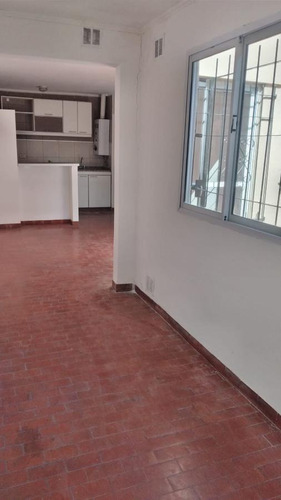 Ph  1 Dormitorio Con Patio- Sin Expensas -calle 131 E/50 Y 52- La Plata