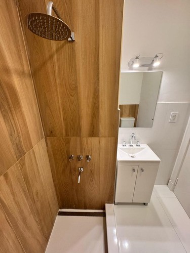 Departamento En Venta, 2 Ambientes A La Calle. Zona Centro