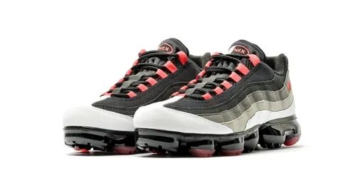 Nike vapormax 2025 negro con rojo