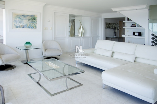 Hermoso Penthouse En Venta, En Primera Linea.- Ref: 3309