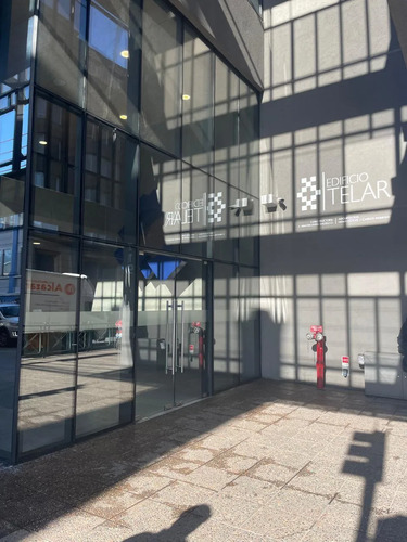Arrienda Oficina Con Privados Y Dos Baños En Centro Tco