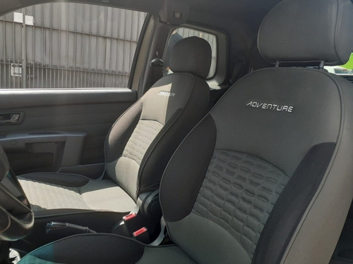 Imagem 5 de 12 de Fiat Strada 2018 1.8 16v Adventure Cab. Dupla Flex 3p