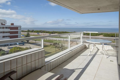 Divino Apartamento En Venta De 3 Dormitoriors En Torre Nueva York, Punta Del Este.