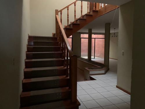 Imagen 2 de 14 de Venta Casa Tipo Town House En Residencial La Montaña Zona 16