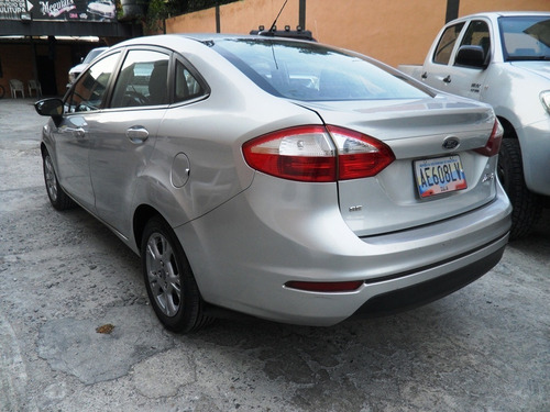 Imagen 6 de 10 de Ford Fiesta Titanium 2014 Sincrónico
