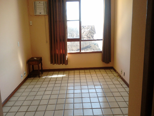 Casa Para Venda Com 3 Quartos E 2 Vagas, Frente Mar Em Camboinhas. - Ca00068 - 33324117