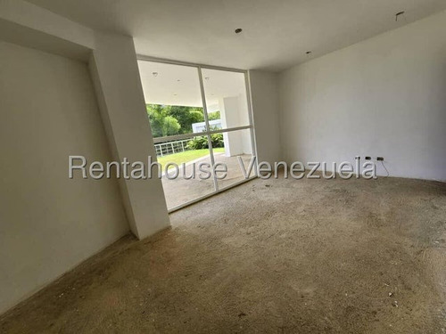 Estupenda Casa En Venta En Alto Hatillo. N E G O C I A B L E