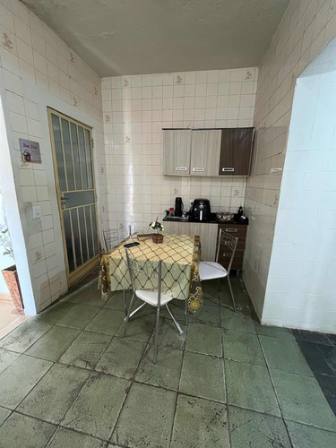 Lote Com Quatro Casas