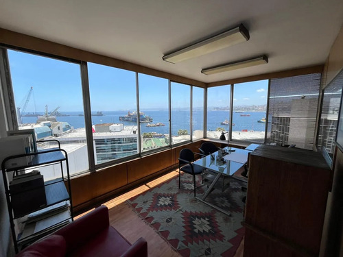Oficina Con 2 Privados Y Recepción Con Vista Al Mar