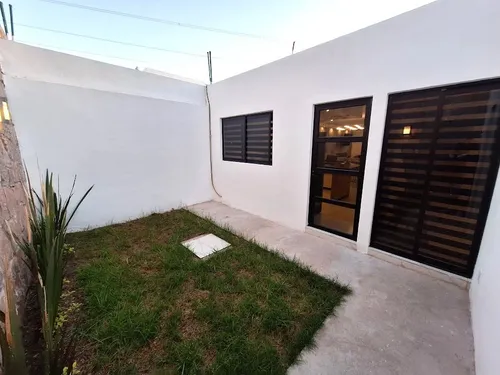 Casa En Venta En Cañadas Del Arroyo, De Un Piso