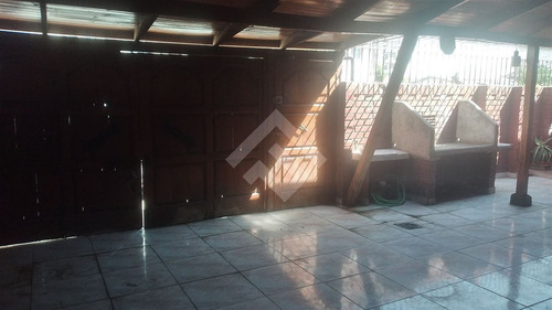 Casa En Venta De 3 Dorm. En La Cisterna