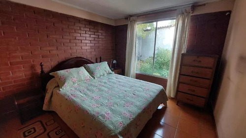 Comoda Casa De Un Piso A Pasos De Estacion De Tren