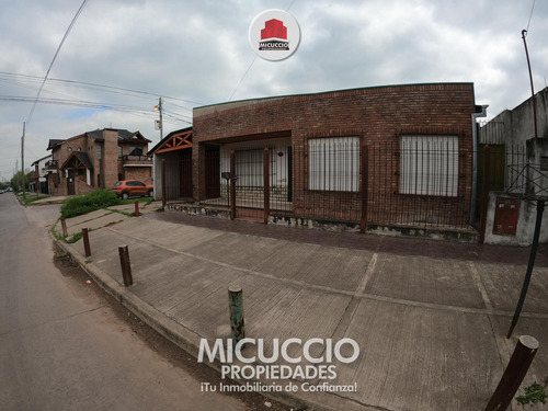 Casa En Venta, Gral. Paz 806 Esquina Lauría, Belén De Escobar