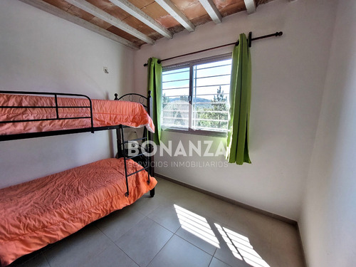 Casa En Punta Colorada - Piriápolis. 600 Metros De La Playa. 6 Personas, 3 Dormitorios, 2 Baños.