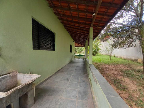 1.045m², Casa Com 02 Dormitórios, Piscina E Churrasqueira !!