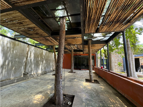 Venta, Propiedad En Avenida Cámara De Comercio, Ideal Para Negocio