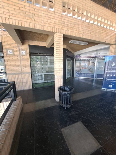 Se Vende Local En El Centro Comercial Metro Plaza