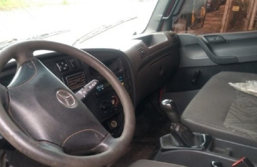 Imagem 5 de 5 de Caminhão Mercedes 1016- 2012/2013