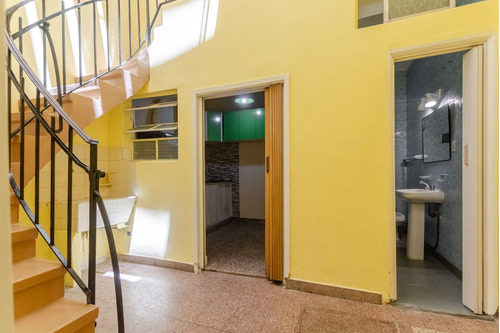 Venta-tipo Casa- Ph 3 Amb. C/ Local En Esquina