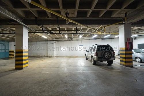 LG Vendo Local Comercial, El Concesionario De Carros Más Grande De Caracas, Ubicado En Santa Rosalía Av. Roosevelt
