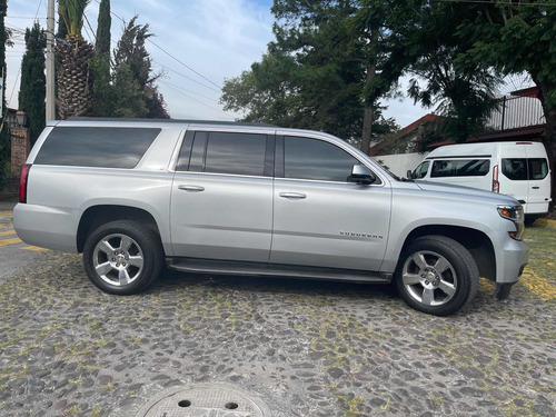 Imagen 7 de 11 de Chevrolet Suburban 5.3 Lt V8 Piel 2da Cubo At 2015
