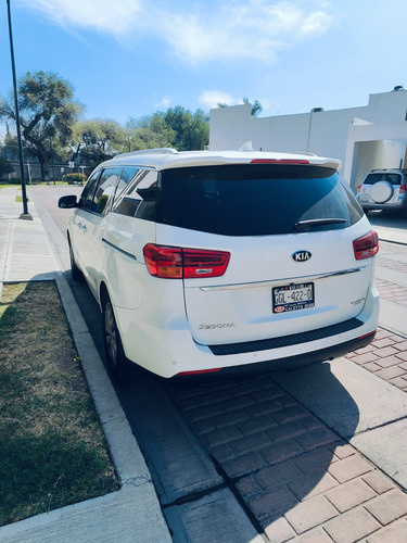 Kia Sedona 3.3 V6 Ex Pack At