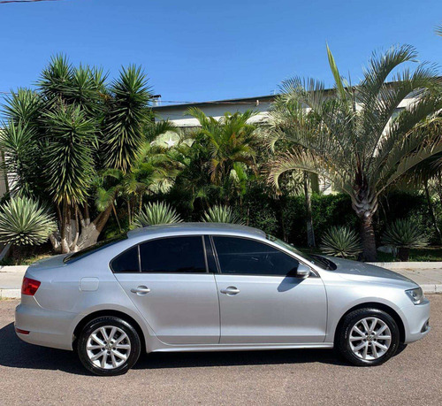 Imagem 2 de 8 de Volkswagen Jetta 2.0 Comfortline Flex 4p Tiptronic