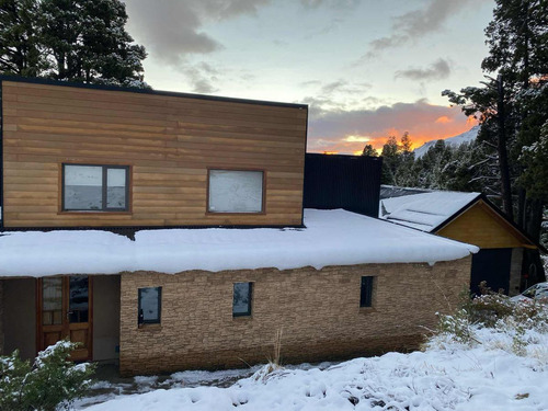 Casa En Venta - 4 Dormitorios 5 Baños - Cochera - 500mts2 - San Martín De Los Andes