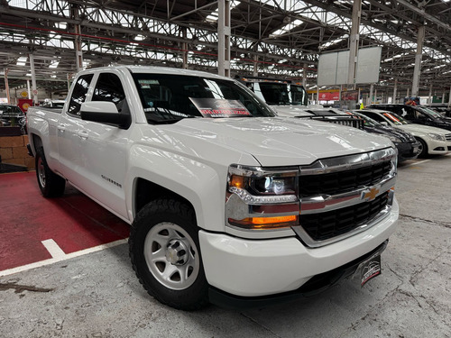 Chevrolet Silverado 5.4 1500 DOBLE CABINA AUT 4x2