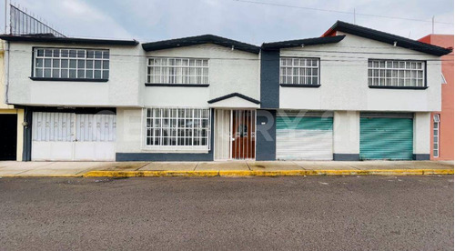 Casa En Venta En La Deportiva, Zinacantepec, Estado De México