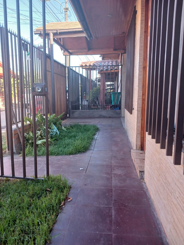 Casa Acogedora. Villa Los Héroes Maipú 3d, 1b, 1e, 1b.