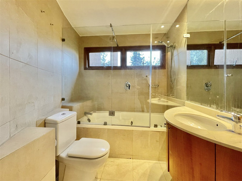 En Condominio: Vía Aurora, Lo Curro, 2.400 M2 Terreno