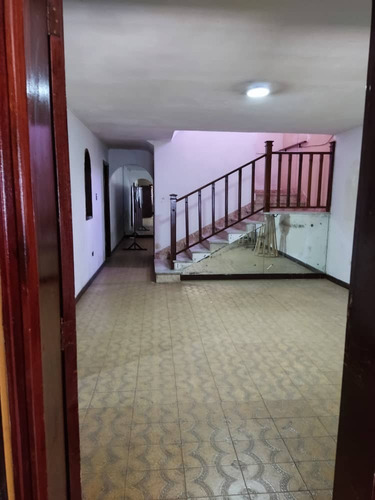 Josefina Toledo: Casa Comercial En Venta En La Viña, 466m², Para Ser Remodelada, Terreno Rectangular, Inmejorable Ubicación, 222544
