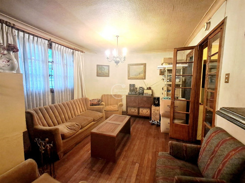 Casa En Venta De 5 Dorm. En Ñuñoa