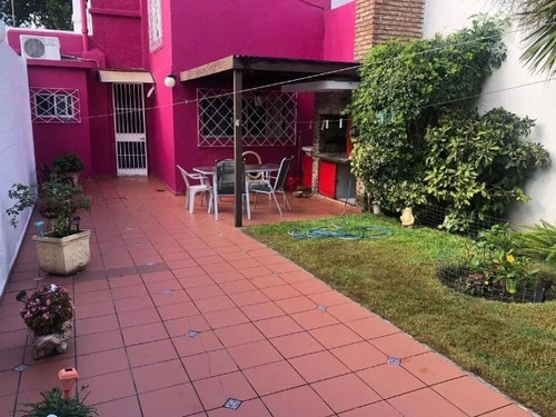 Espléndida Casa De 4 Dormitorios 3 Baños En Belvedere