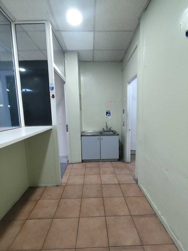 Local Comercial Amplio, 2 Entradas Disponible (108098)