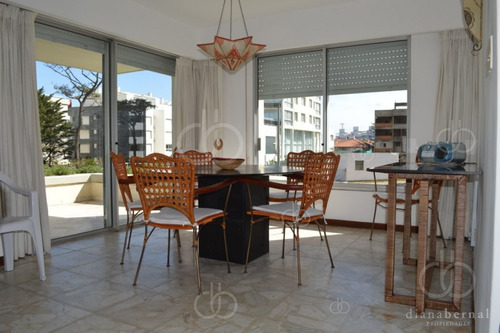 Imagen 1 de 20 de Apartamento En Goleta, En Venta, Mansa, Punta Del Este, 3 Dormitorios.