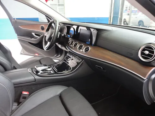 Mercedes-Benz E200 AVANTGARDE