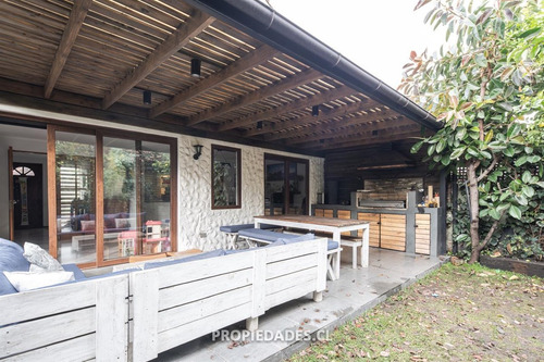 Casa En Arriendo De 4 Dorm. En Vitacura