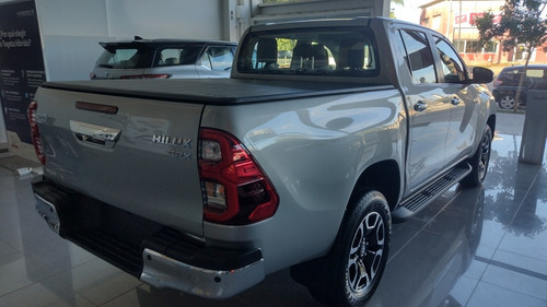 Imagen 3 de 16 de Toyota Hilux Srx 2.8 4x2 At 2022