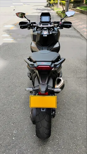 Honda X-adv 750cc.