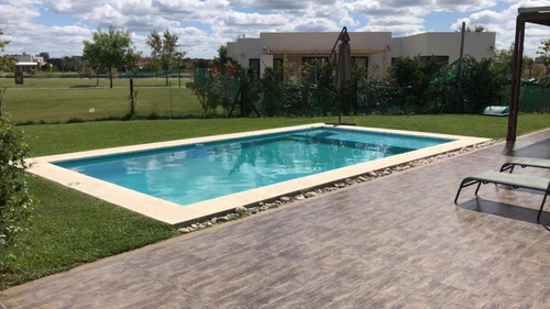 Imagen 4 de 14 de Venta De Casa En Oportunidad Una Sola Planta El Canton - Barrio Golf - Lote Interno