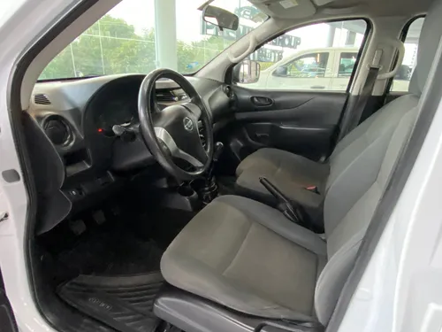 Nissan NP300 2.5 Doble Cabina S Aa Pack Seg Mt