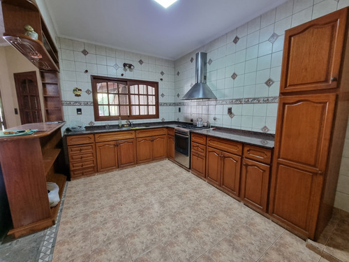 Venta Casa 3 Dormitorios Barrio Parque Con Cochera
