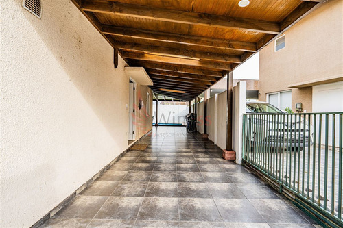 Venta Casa 3 Dormitorios Valle Grande Con Estacionamiento
