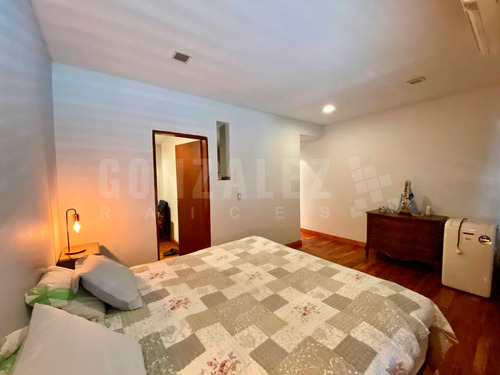 Casa 5 Amb En Barrio Uno - Con Piscina