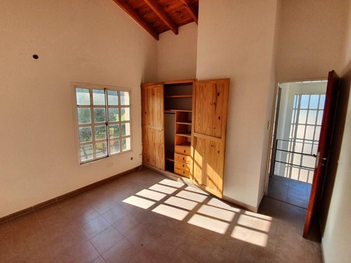 Imagen 17 de 28 de Casa De Tres Dormitorios, Dos Baños, Cochera, Amplio Terreno Y Pileta