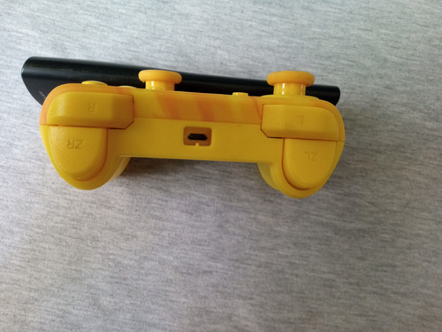 Control Pokémon Nintendo Switch Amarillo (Usado)