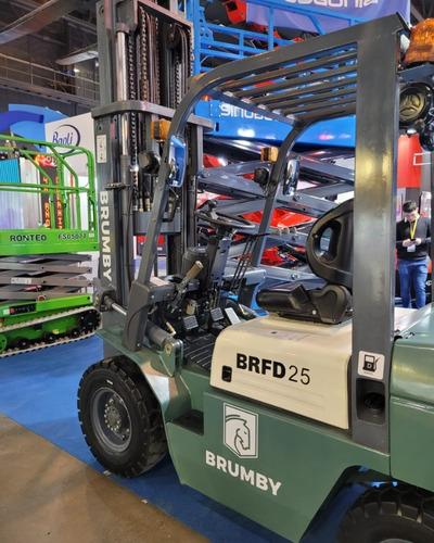 Imagen 3 de 15 de Autoelevador Brumby 2,5 Tn Torre 4,5m - Diesel Xinchai