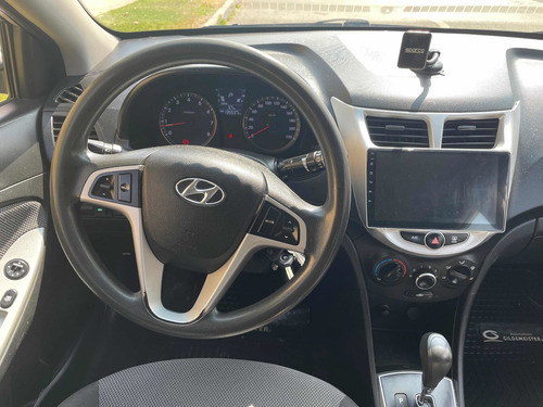 Imagen 13 de 21 de Hyundai Accent 1.6 At Gl Sedan